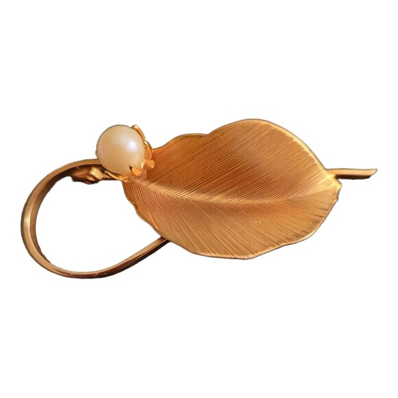 Vintage Gold Tone Textured Leaf and Faux Pearl Brooch Pin With Loop - Picture 1 of 3